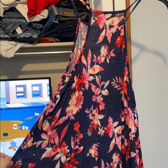 Floral halter neck tank top - Picture 3 of 3